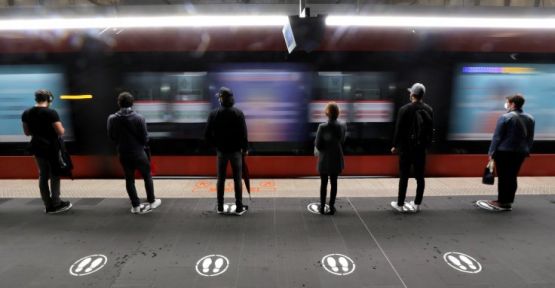 Fransa'da dükkanlar sekiz hafta sonra ilk defa açıldı