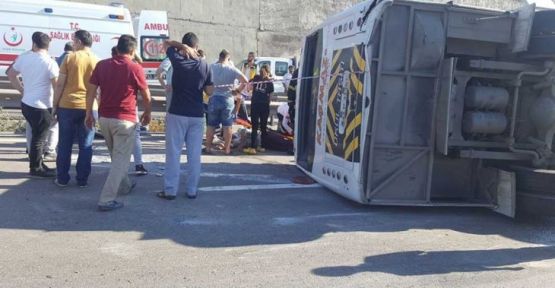 Hafriyat kamyonu işçi servisine çarptı: 10 işçi yaralandı