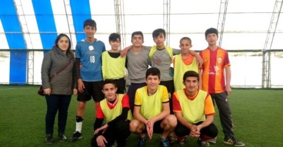 Hakkari Aihl Bahar Etkinlikleri Kapsamında Halı Saha Futbol Turnuvası Başlattı