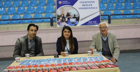 Hakkari Üniversitesi Şemdinli'de stant kurdu