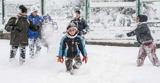 Hakkari ve Yüksekova'da eğitime kar engeli
