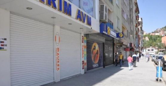 Hakkari ve Yüksekova'da kepenkler açılmadı