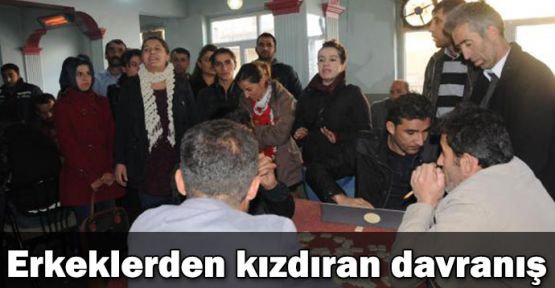 Hakkari'de Erkeklerden kadınları kızdıran davranış