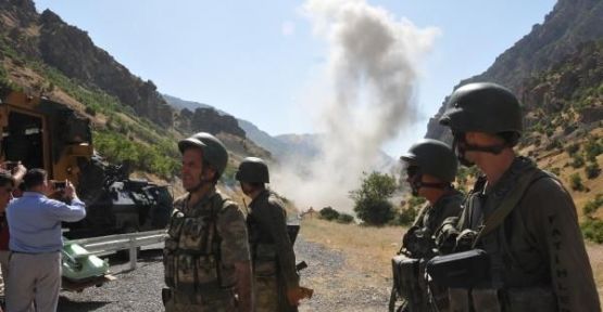 Hakkari'de yol kenarındaki bomba imha edildi 