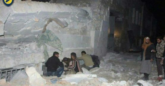 Halep'in batısında hava saldırısı: En az 42 ölü