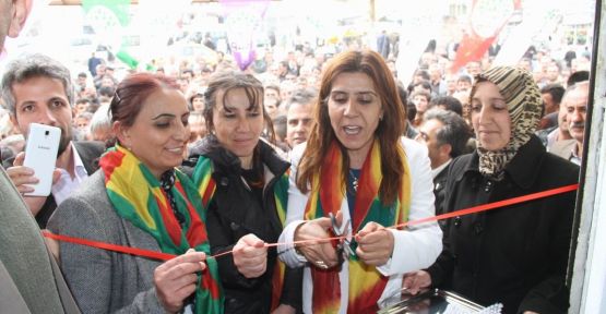 HDP Başkale seçim bürosu kitlesel bir törenle açıldı