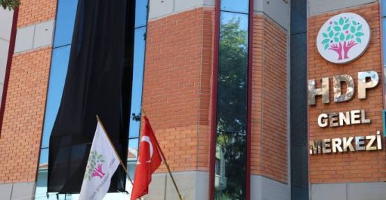HDP Genel Merkezi'ne siyah bez asıldı
