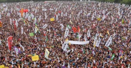 HDP ilk seçim mitingini eş zamanlı olarak Türkiye'nin iki ayrı ucunda yapıyor