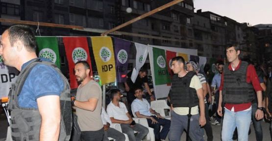 HDP ve DBP'nin darbeye karşı nöbet çadırına polis baskını