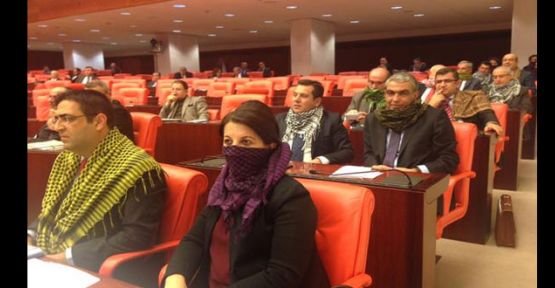 HDP'li vekillerden Meclis’te poşulu eylem!