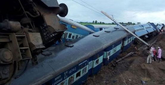 Hindistan'da tren kazası, en az 27 ölü