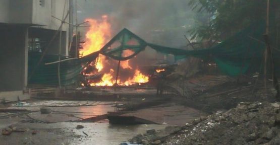 Hindistan'da uçak şehir merkezine düştü