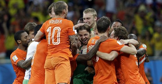 Hollanda Yarı Finalde