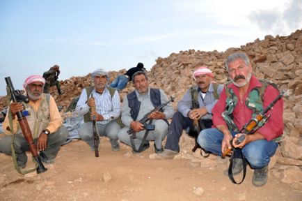 Irak'ta işçiler DAİŞ'e karşı silahlanıyor