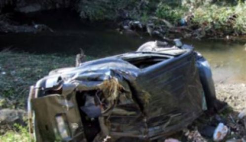 Servis minibüsü gölete uçtu: 8 kişi boğularak öldü
