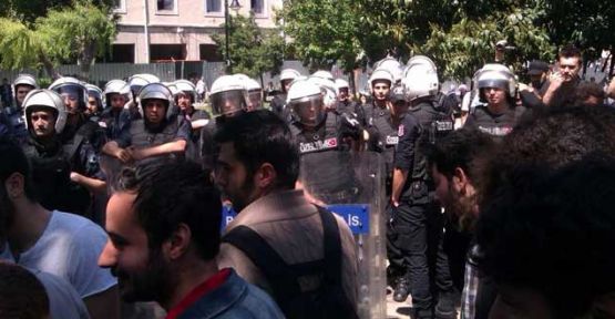 İstanbul Üniversitesi'nde HDP standına polis saldırısı