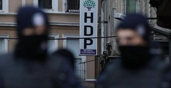İstanbul'da 5'i ilçe eş başkanı 8 HDP'li tutuklandı   