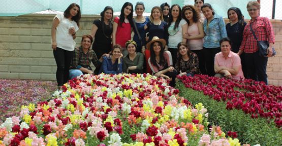 Kadınlar 3 bin çiçeğin ekimini gerçekleştirdi