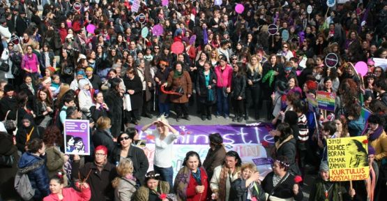 Kadınlar 8 Mart için alanlardaydı