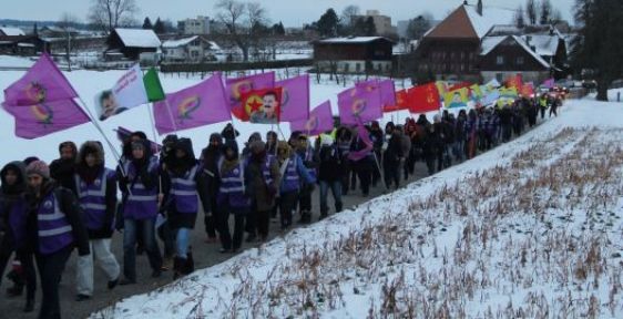 Kadınlar adım adım özgürlüğe yürüyor