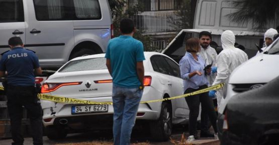 Kaza yapan araçta bıçaklanmış ceset bulundu