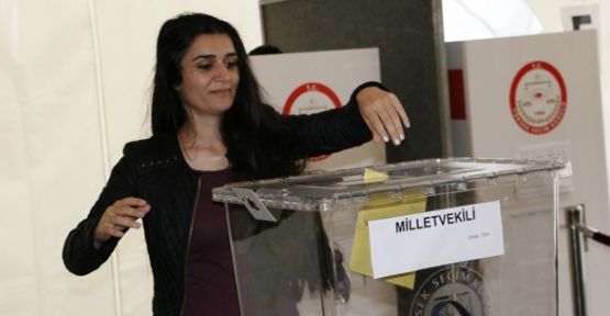 KCD-E: Em di ezmûna wijdanê de ne, em dengên xwe bikar bînin