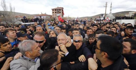 Kemal Kılıçdaroğlu'na asker cenazesinde saldırı
