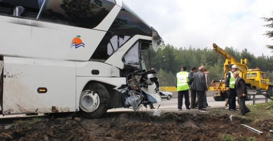 Kemerburgaz'da otobüs devrildi: 22 yaralı