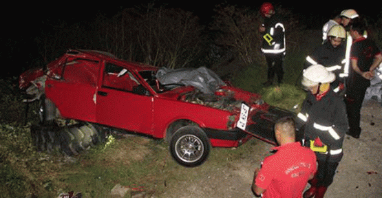 Kocaeli'de otomobil tıra çarptı: 4 ölü, 1 yaralı