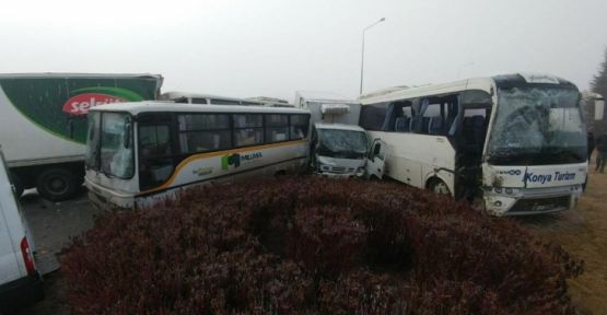 Konya'da çoğu işçi servisi 40 araçlık zincirleme kaza 