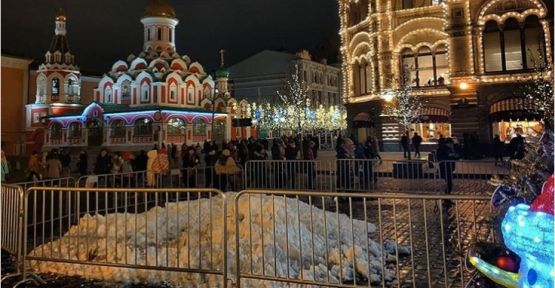 Küresel ısınma Moskova'ya yapay kar getirdi...