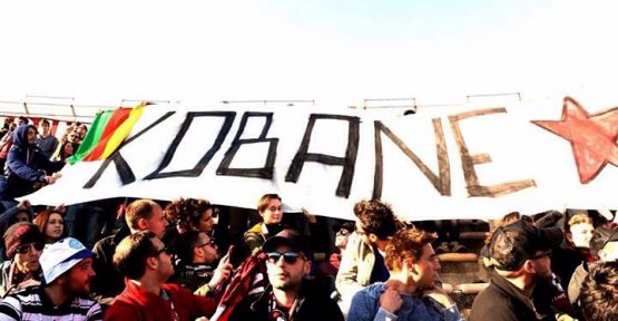 Livorno takımının taraftarları Kobani pankartı açtı