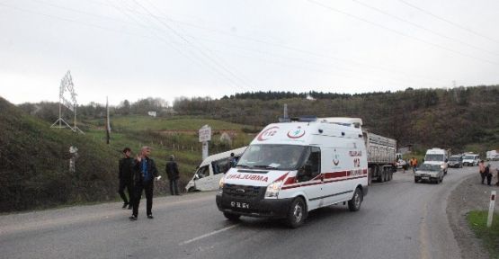 Madenci minibüsü TIR'la çarpıştı: 21 Yaralı