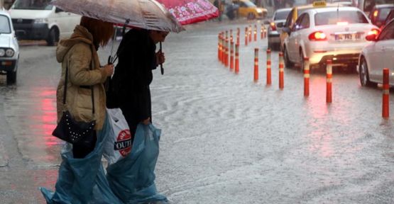 Mersin'de şiddetli yağış nedeniyle okullar tatil edildi