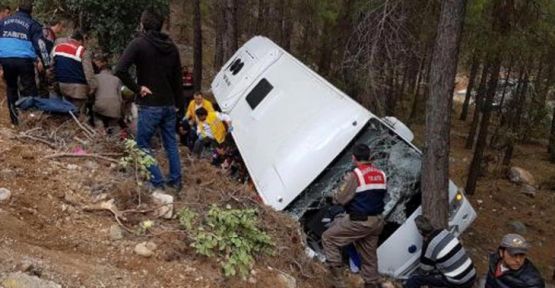 Midibüs uçuruma devrildi: 2 ölü, 9 yaralı  