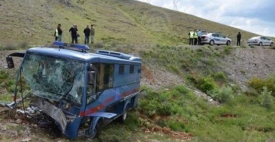 Minibüs devrildi: 12 asker yaralı