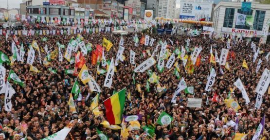 Namzetên HDP'ê serdan û mîtîngên xwe dewam dikin