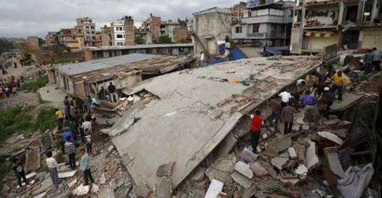Nepal'de ölü sayısı 2 bine ulaştı