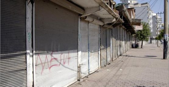 Nusaybin'de kepenkler indi, halk sınırda