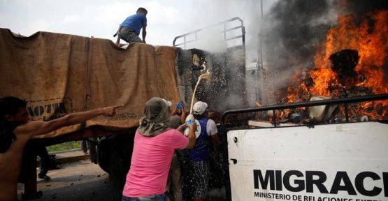 NYT: Yardım konvoyunu Maduro değil, muhalifler yaktı