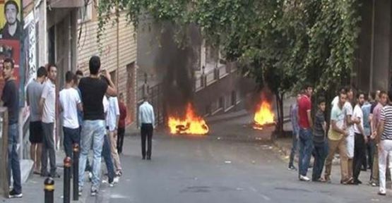 Okmeydanı'nda iki polis motosikleti yakıldı