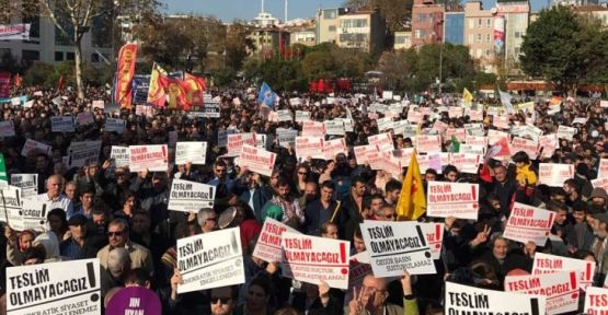 İstanbul'da 'Teslim Olmayacağız' mitingi