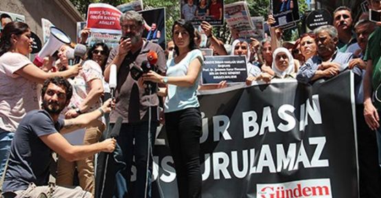 Özgür Gündem önünde tutuklamalar protesto edildi