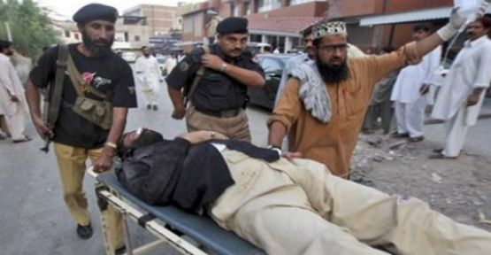 Pakistan'da 8 kişi öldürüldü