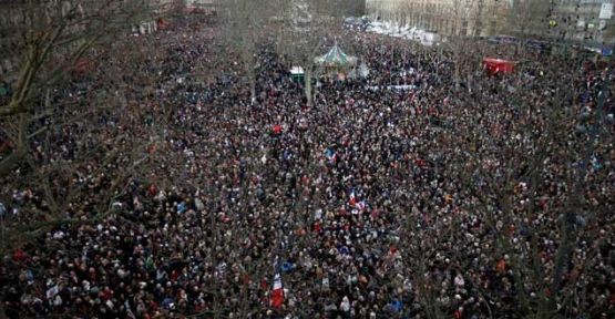 Paris'te tarihi yürüyüş: Milyonlar alanlara çıktı