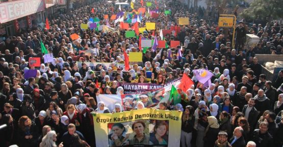 Paris'te katledilen 3 Kürt kadın Amed'de anıldı
