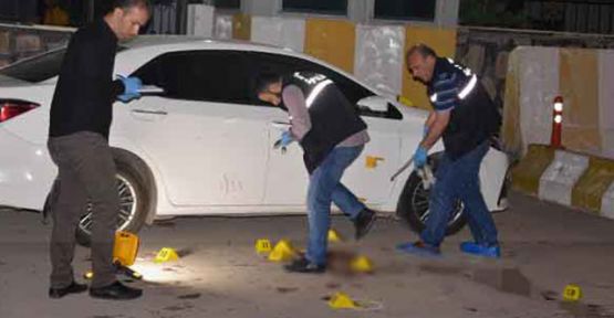 Polis merkezi önünde silahlı kavga: 2 ölü, 1'i polis 5 yaralı