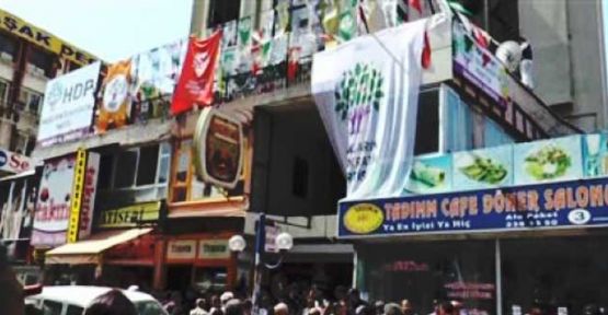 'Poliste, Mersin HDP il binasına saldıran şahsın görüntüleri var'