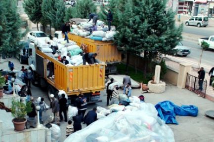 Rojava'ya 25 kamyonluk yardım gönderildi