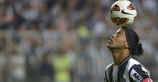 Ronaldinho Atletico Mineiro ile sözleşme imzaladı